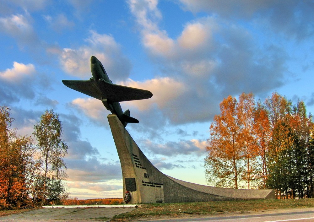 Самолет ЯК-3 – Памятник защитникам неба Москвы - фото - 2