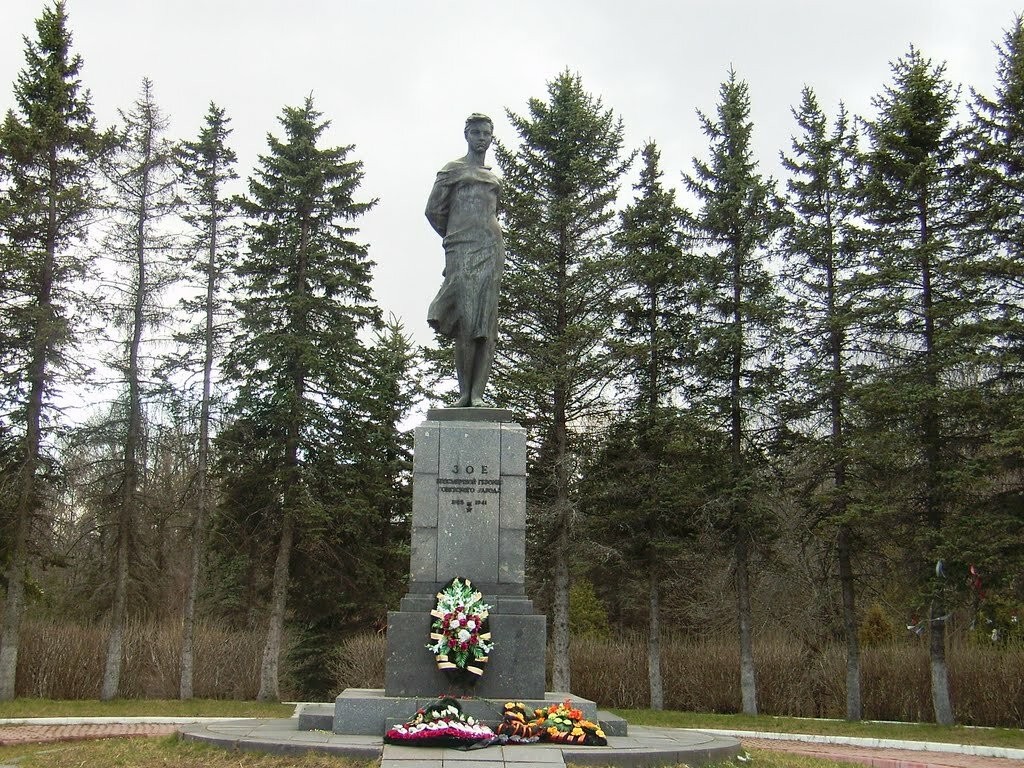 Памятник Зое Космодемьянской - фото - 3