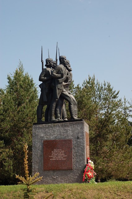 Памятник ополченцам Кировского района г. Москвы - фото - 3