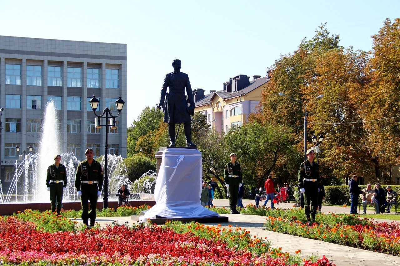 Памятник путешественнику Н.М. Пржевальскому - фото - 3