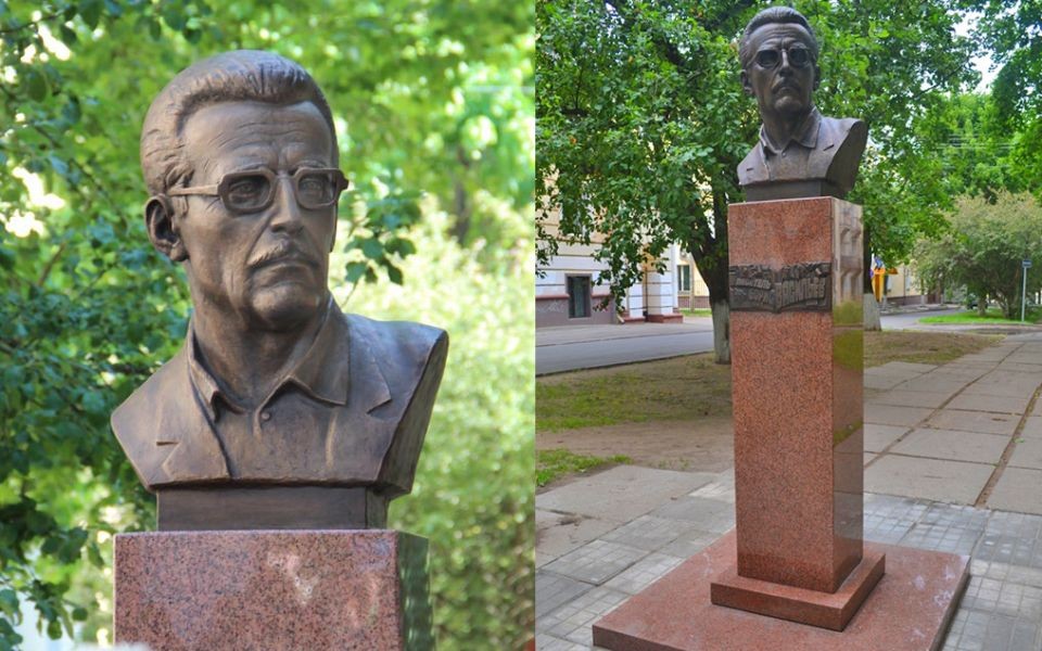 Памятник писателю Б.Л. Васильеву - фото - 1