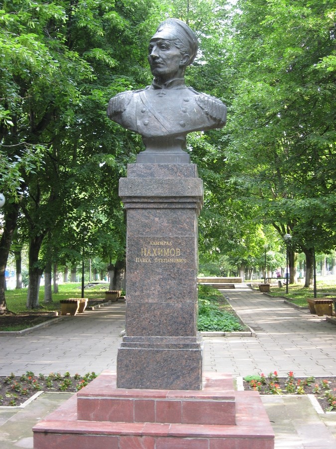 Памятник адмиралу П.С. Нахимову - фото - 1