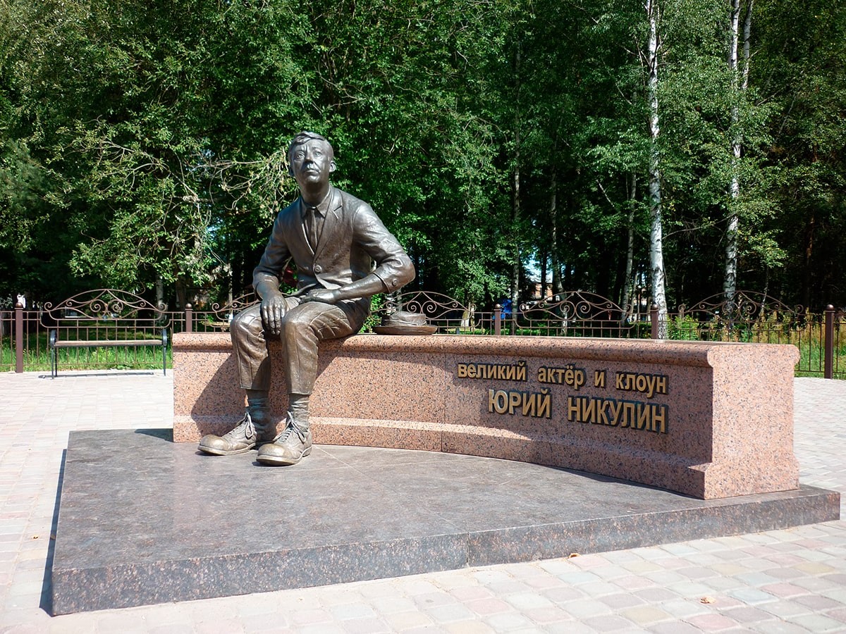 Памятник актёру и клоуну Ю.В. Никулину - фото - 2